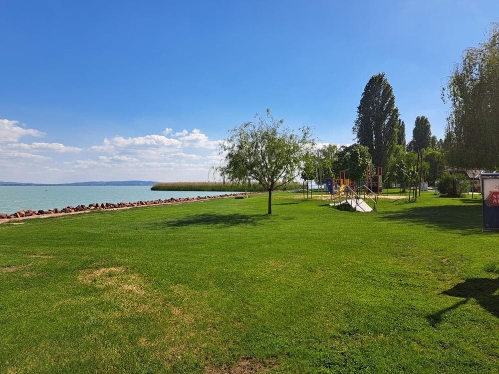 Koupání a zábava u Balatonu