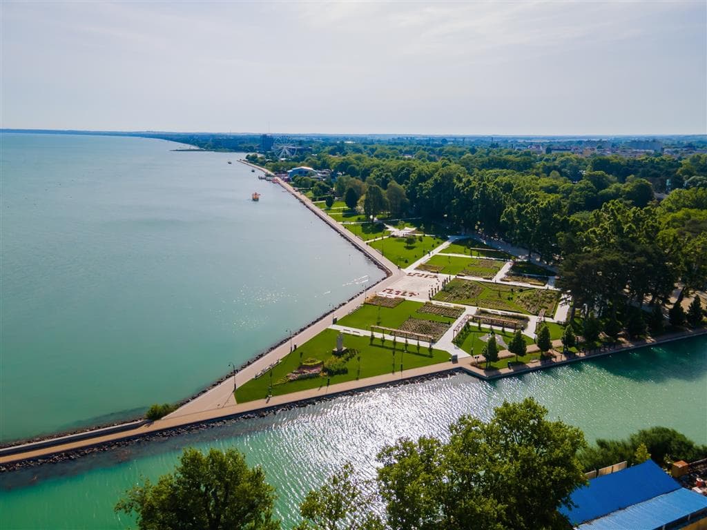 Koupání a zábava u Balatonu
