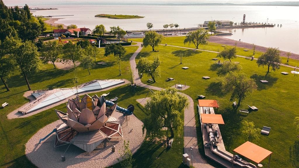 Koupání a zábava u Neziderského jezera