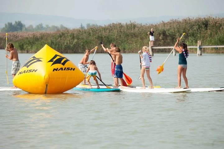 Koupání a zábava u Neziderského jezera