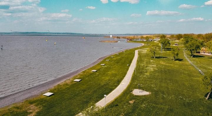 Koupání a zábava u Neziderského jezera