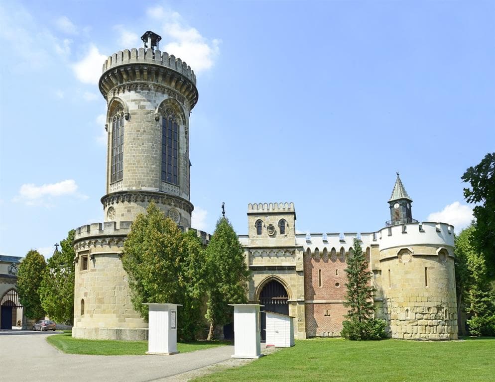 Kouzelný zámek Franzensburg, čokoládovna a město Baden