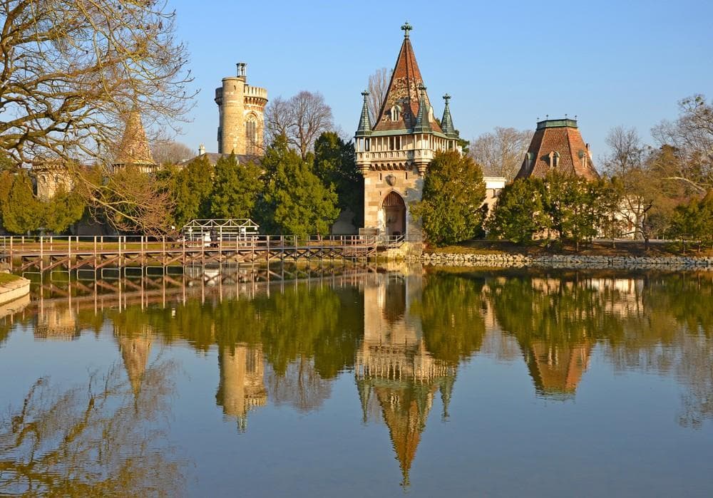 Kouzelný zámek Franzensburg, čokoládovna a město Baden