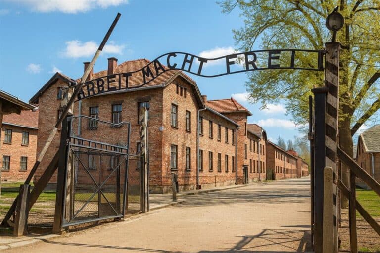 Exkurze do Osvětimi se vstupem v ceně