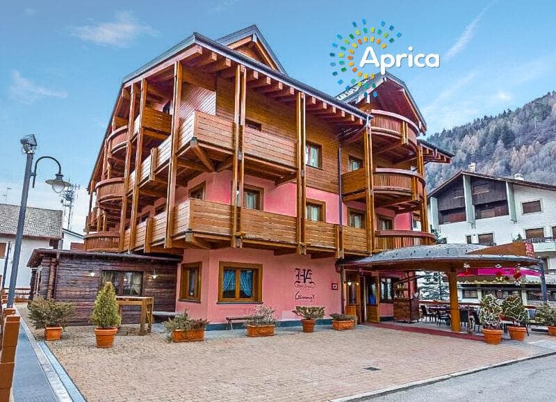 6denní zájezd (denní přejezd) s dopravou, polopenzí a skipasem v ceně – hotel Arisch