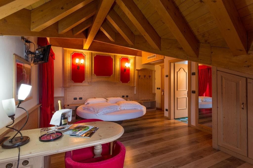 6denní zájezd (denní přejezd) s dopravou, polopenzí a skipasem v ceně – hotel Arisch