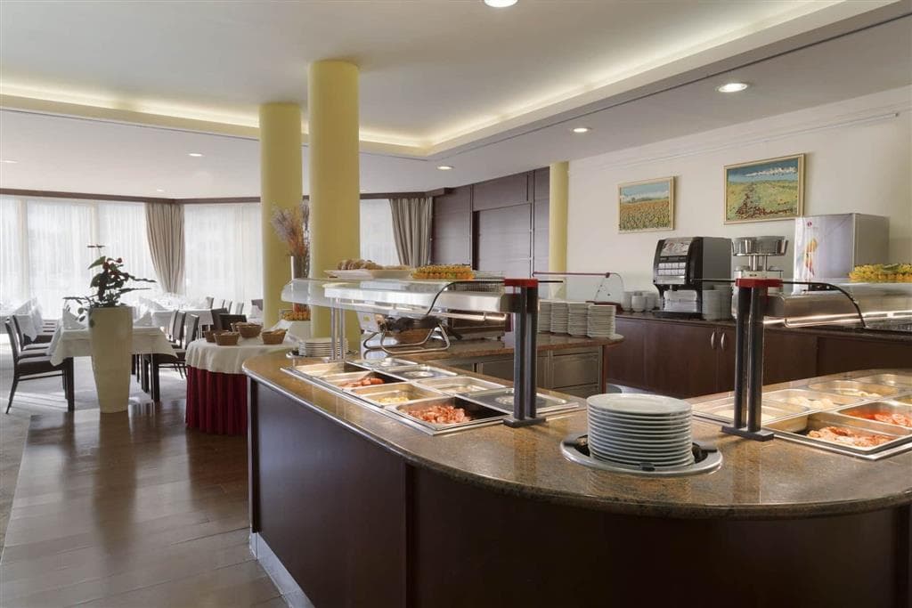 Ramada Hotel & Suites