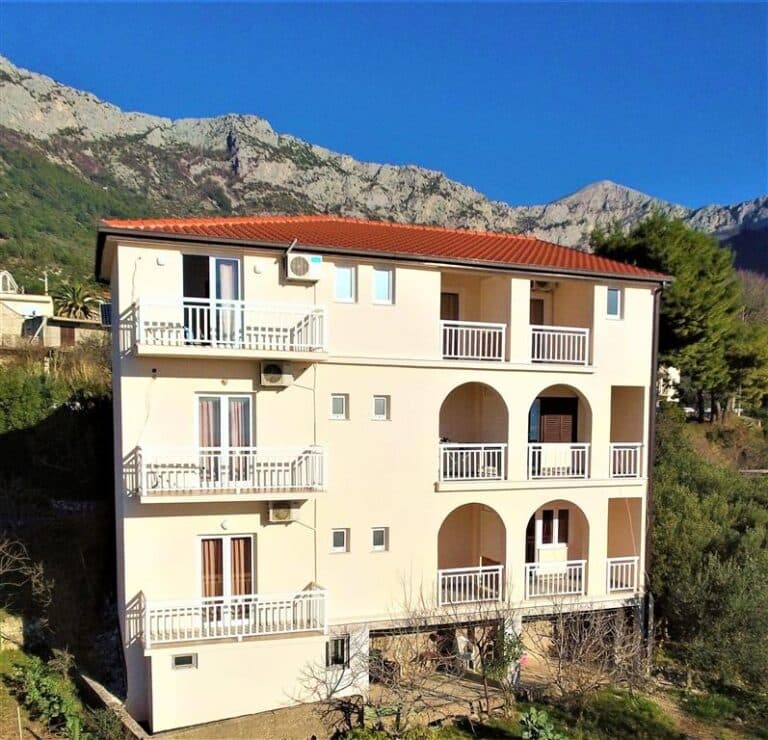 Villa Tina (apartmány s vlastním stravováním)