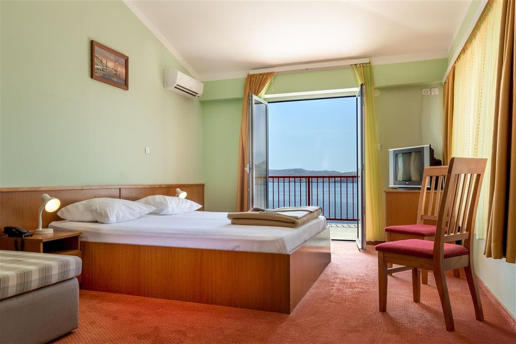 Hotel Zagreb (Karlobag)