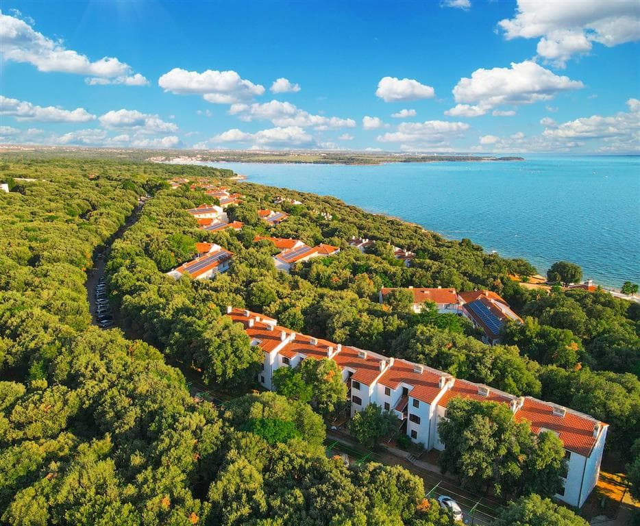 Resort Lanterna (apartmány s polopenzí)