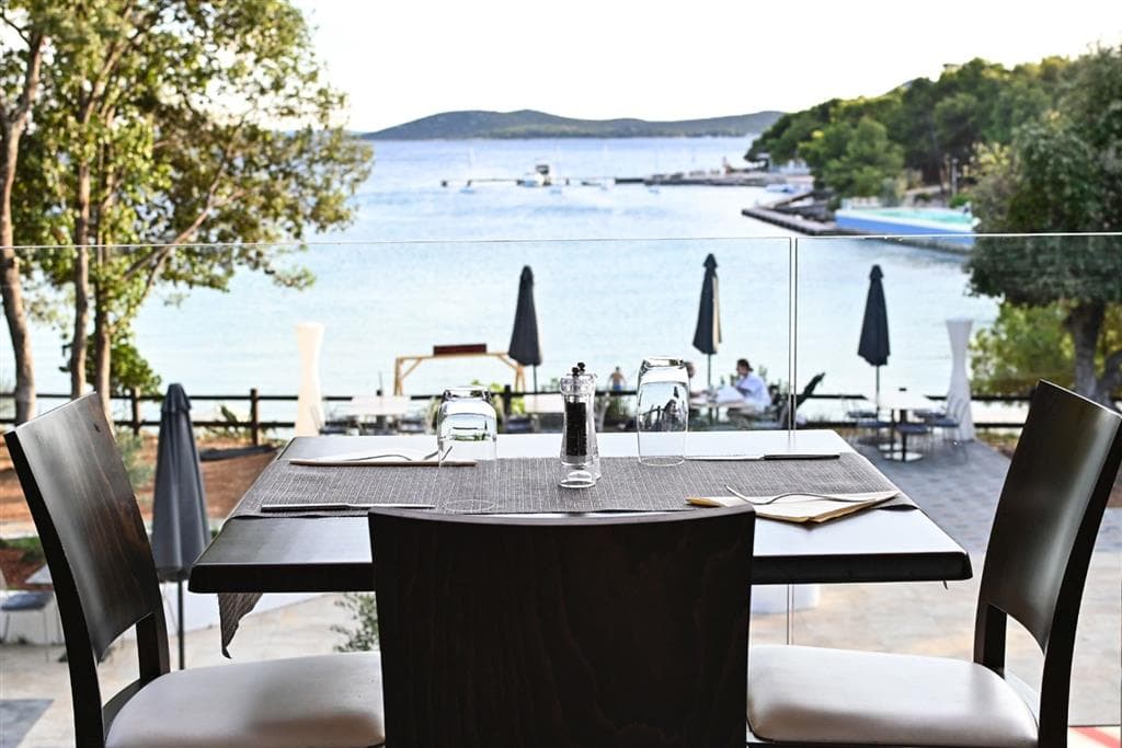 Crvena Luka Resort (pokoje)