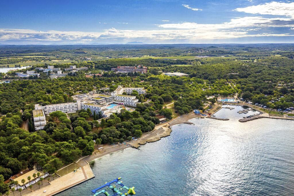 Zkrácená dovolená s dopravou a polopenzí v hotelu Delfin