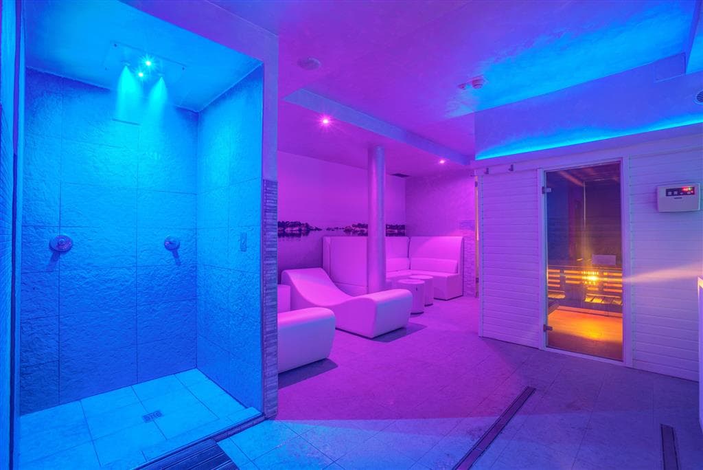 Hotel Ferretti Beach