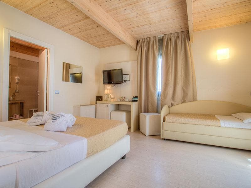 Hotel Ferretti Beach