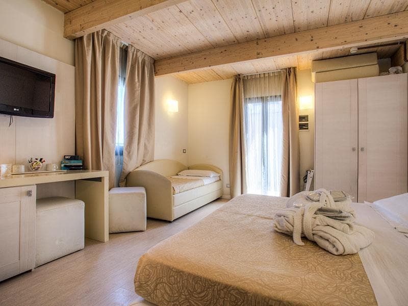 Hotel Ferretti Beach