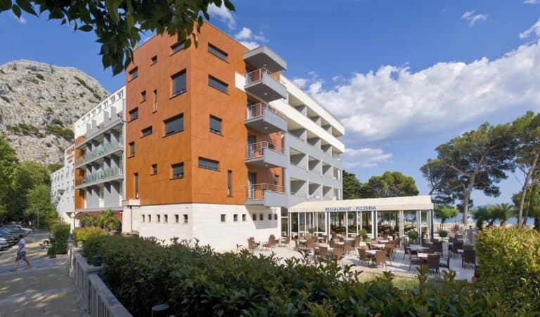 Hotel Plaža (Omiš)