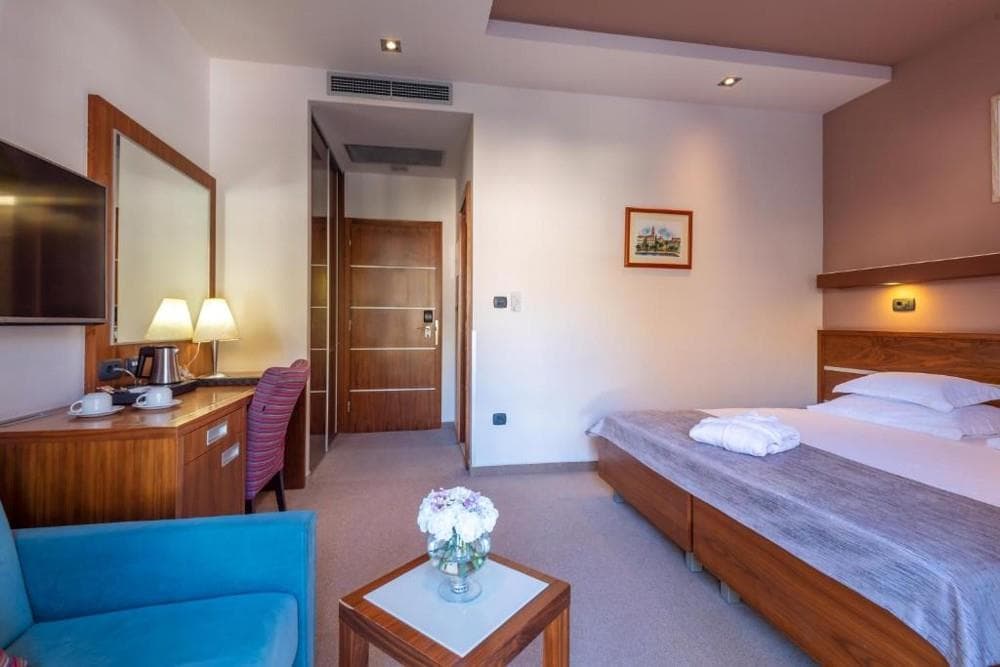 Hotel Plaža (Omiš)