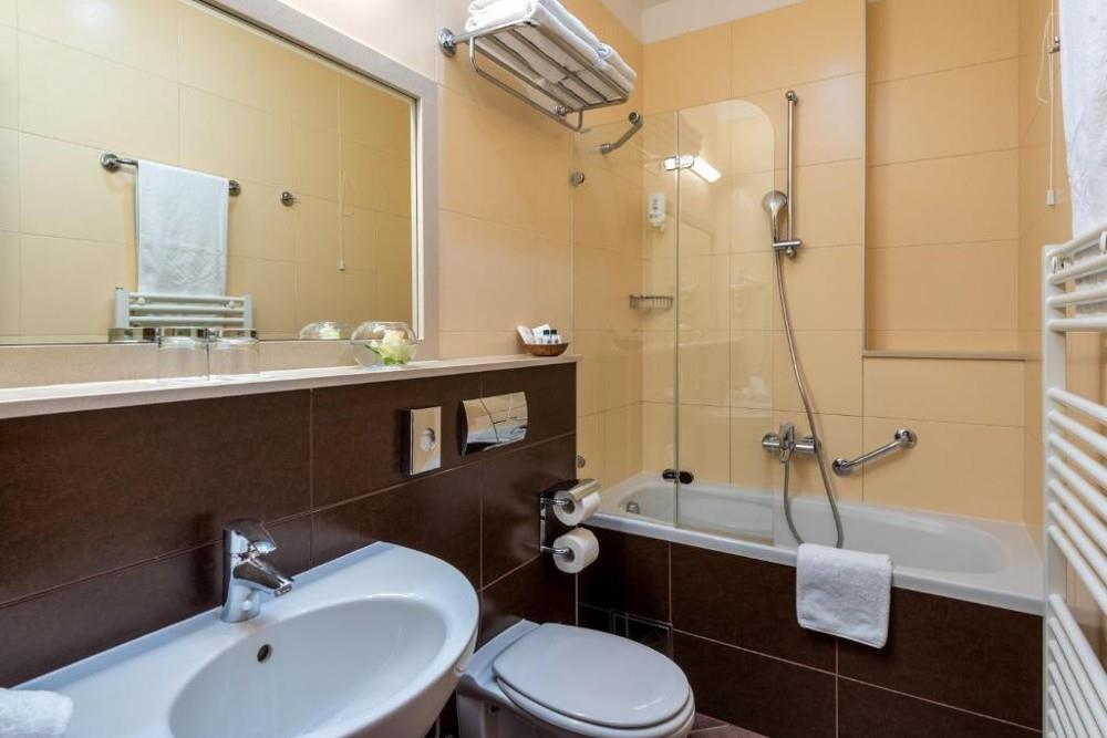 Hotel Plaža (Omiš)