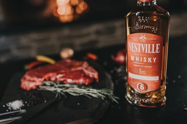 DOVOLENÁ S PŘÍCHUTÍ WHISKY – NESTVILLE APARTMENTS – Hniezdne