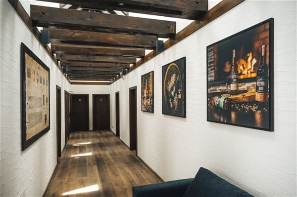 DOVOLENÁ S PŘÍCHUTÍ WHISKY – NESTVILLE APARTMENTS – Hniezdne