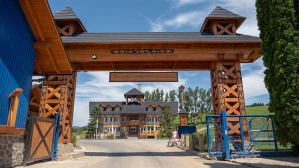 DOVOLENÁ S PŘÍCHUTÍ WHISKY – NESTVILLE APARTMENTS – Hniezdne