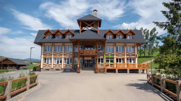 DOVOLENÁ S PŘÍCHUTÍ WHISKY – NESTVILLE APARTMENTS – Hniezdne