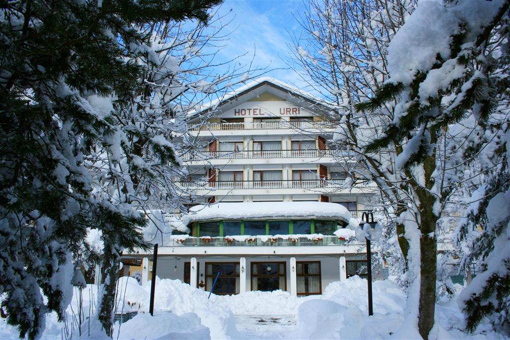 6denní zájezd (denní přejezd) s dopravou, polopenzí a skipasem v ceně – hotel Urri