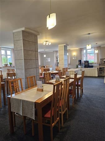 Hotel PARK a Penzion PARMA – Ostružná