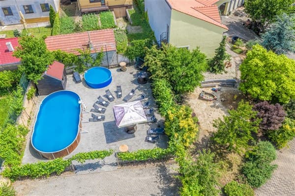 POBYT PRO MILOVNÍKY VÍNA, penzion SIESTA – Valtice