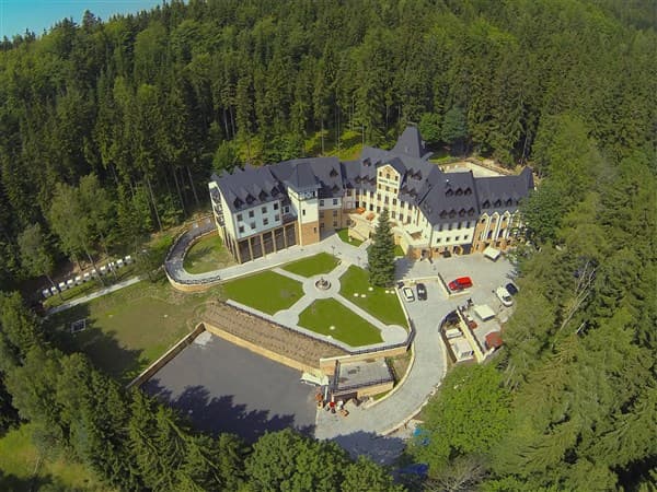 ZÁMEK LUŽEC – Nejdek – Lužec