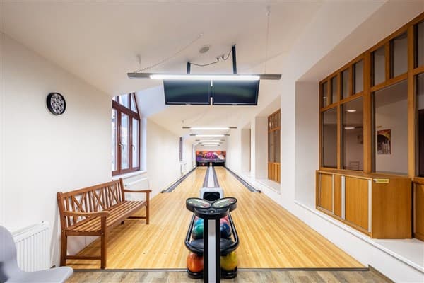 PYTLOUN WELLNESS HOTEL HASIŠTEJN – Místo