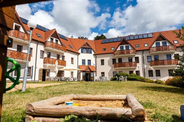 PYTLOUN WELLNESS HOTEL HASIŠTEJN – Místo
