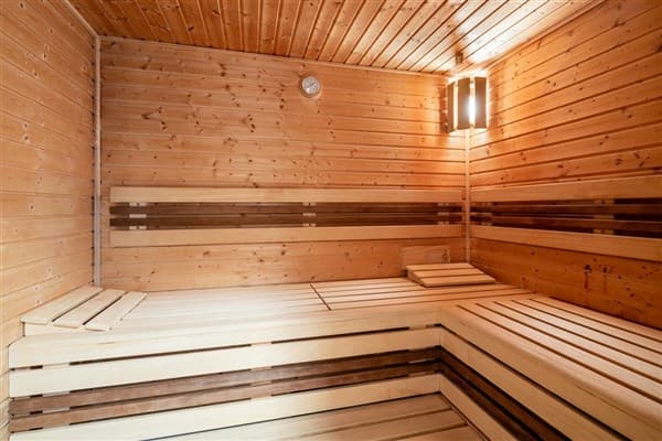 PYTLOUN WELLNESS HOTEL HASIŠTEJN – Místo