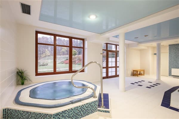 PYTLOUN WELLNESS HOTEL HASIŠTEJN – Místo