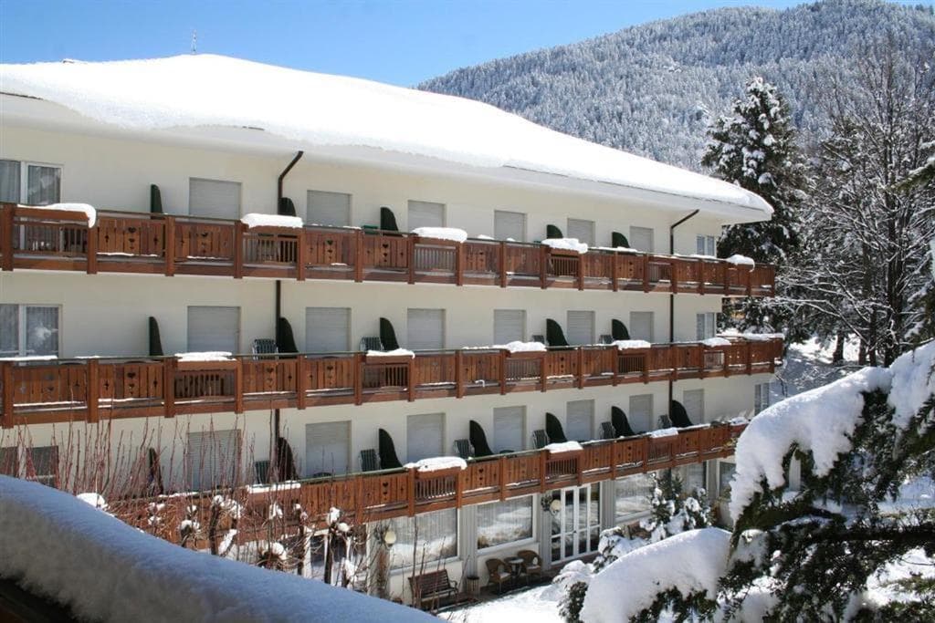 5denní zájezd s dopravou, polopenzí a skipasem v ceně – hotel Miralago