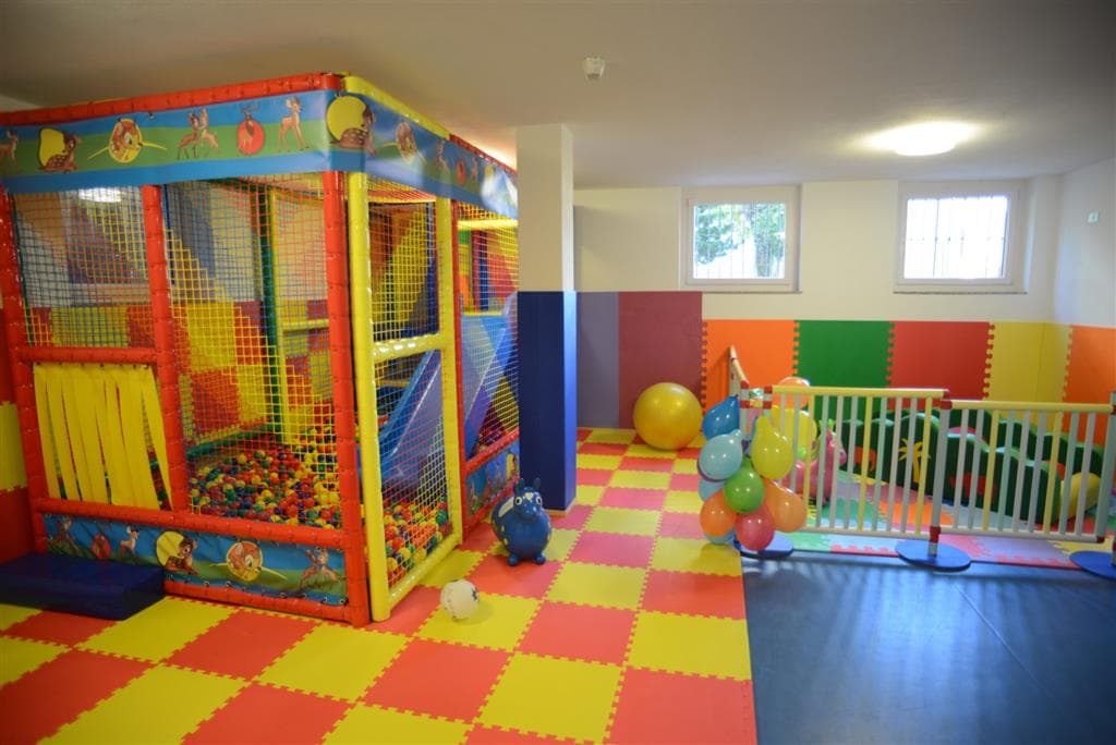 5denní zájezd s dopravou, polopenzí a skipasem v ceně – hotel Canada