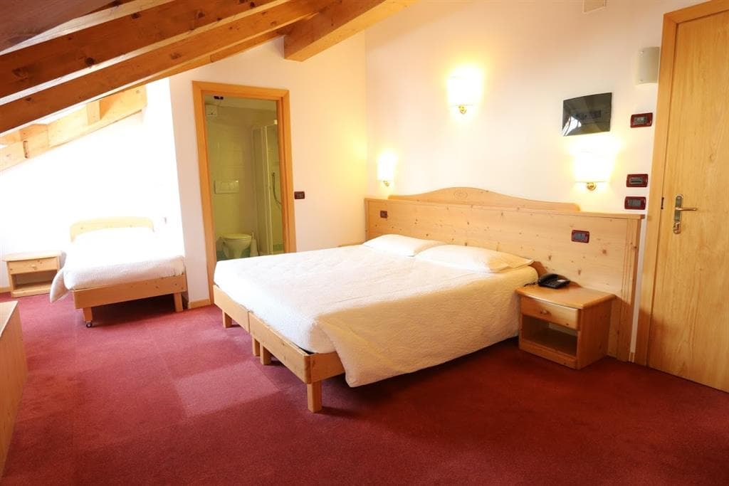 6denní zájezd (denní přejezd) s dopravou, polopenzí a skipasem ceně – hotel Canada