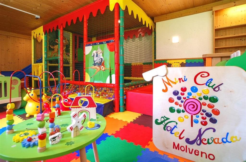 6denní zájezd (denní přejezd) s dopravou, polopenzí a skipasem v ceně – hotel Nevada