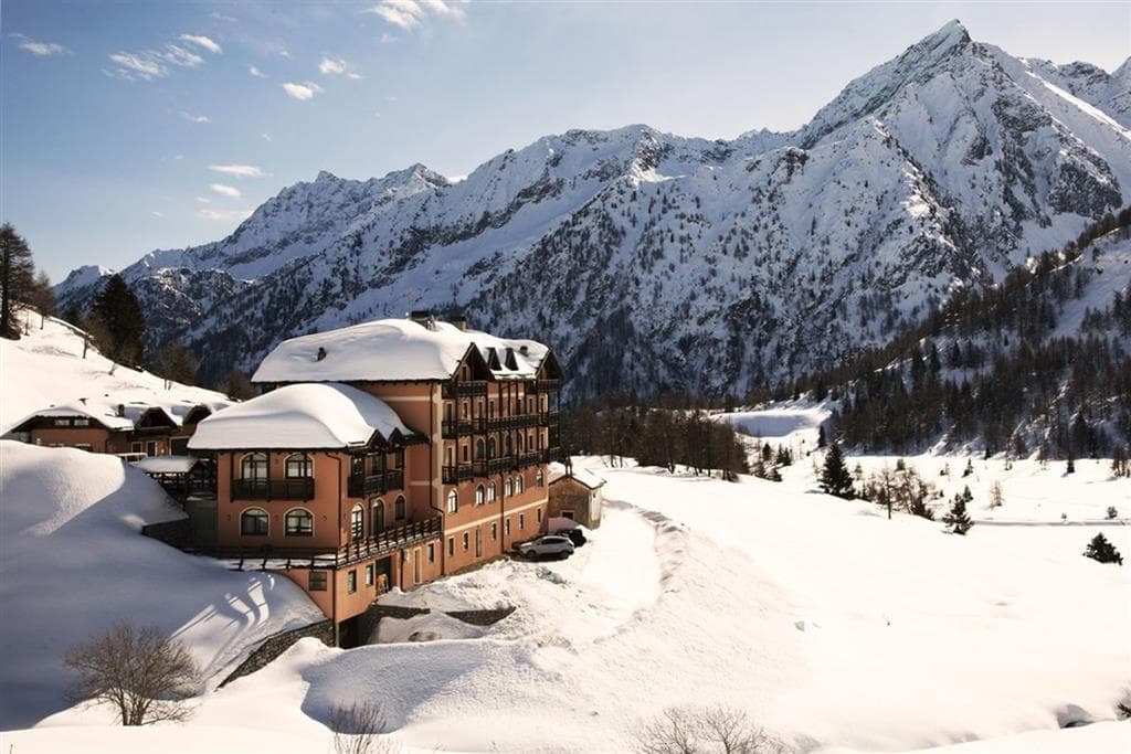 5denní zájezd s dopravou, polopenzí a skipasem v ceně – hotely různé Passo Tonale a okolí