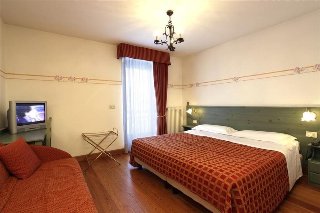 5denní zájezd s dopravou, polopenzí a skipasem v ceně – hotely různé Passo Tonale a okolí