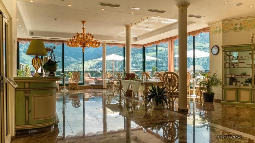 Grand Hotel