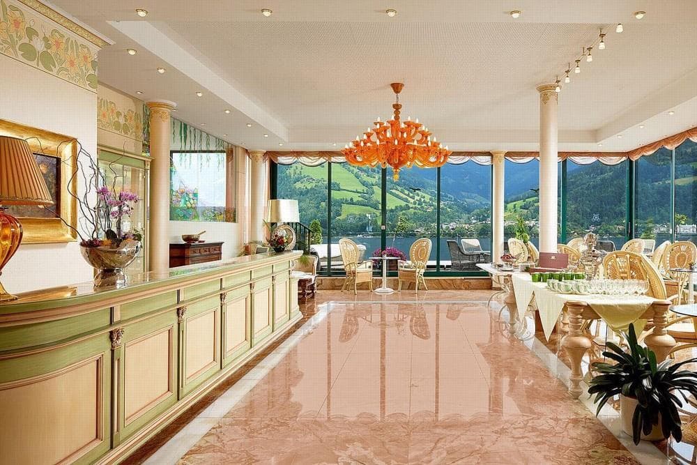 Grand Hotel