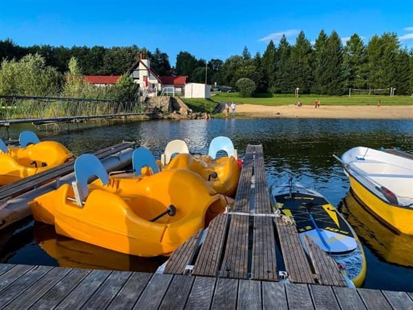 ZÁŽITKOVÉ UBYTOVÁNÍ NA LODI NA LIPNĚ
