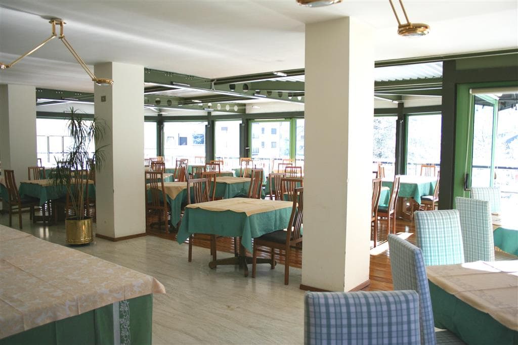 5denní zájezd (denní přejezd) s dopravou, polopenzí a skipasem v ceně – hotel Urri
