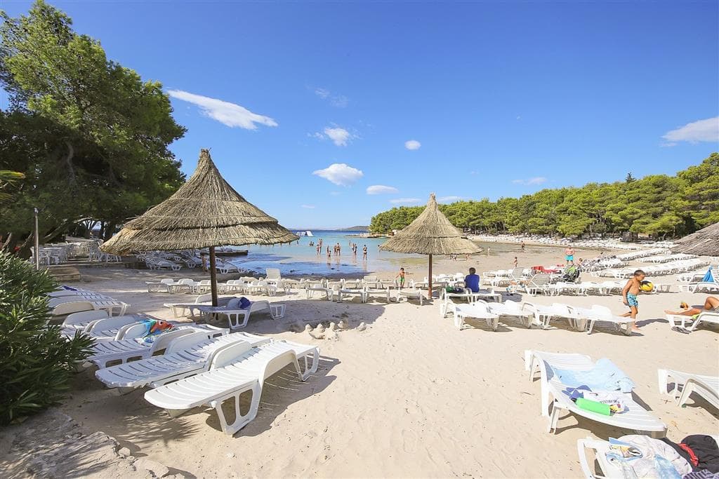Resort Pine Beach Pakoštane 2027