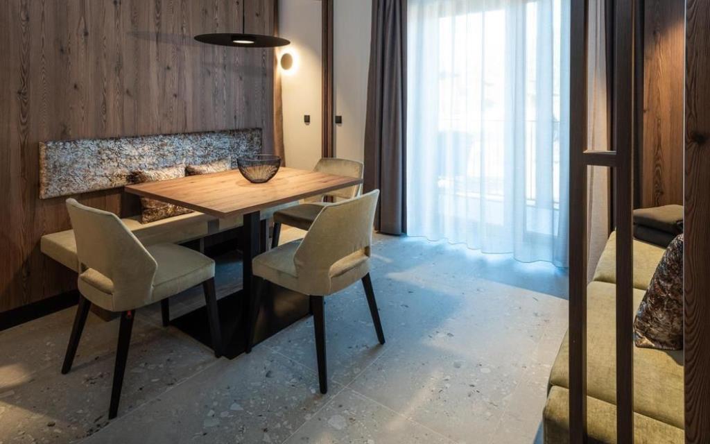 Corones Suites