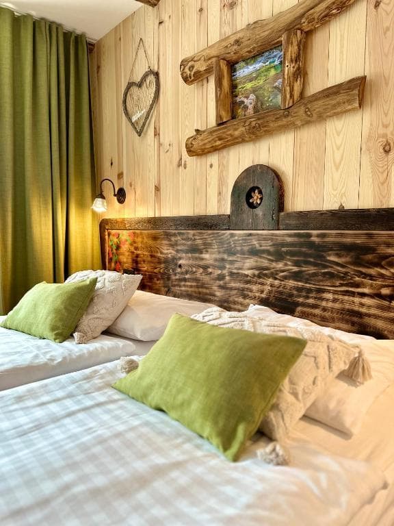 Hotel Ribno – lyžařský balíček s denním přejezdem, wellness a polopenzí v ceně