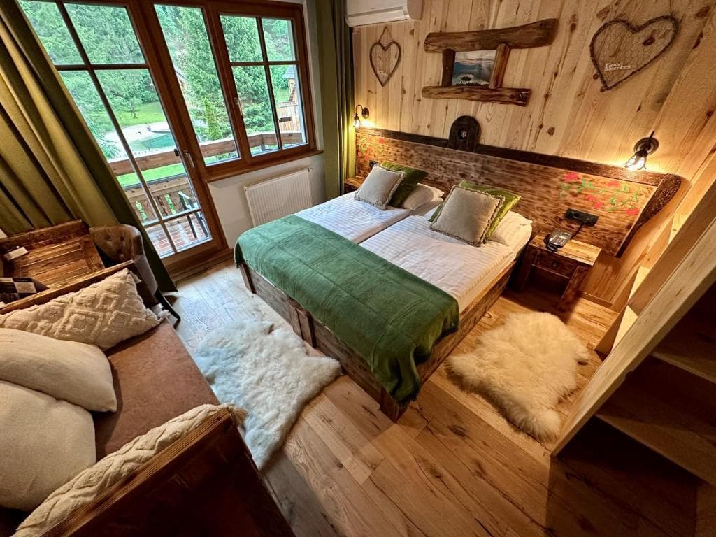 Hotel Ribno – lyžařský balíček s denním přejezdem, wellness a polopenzí v ceně
