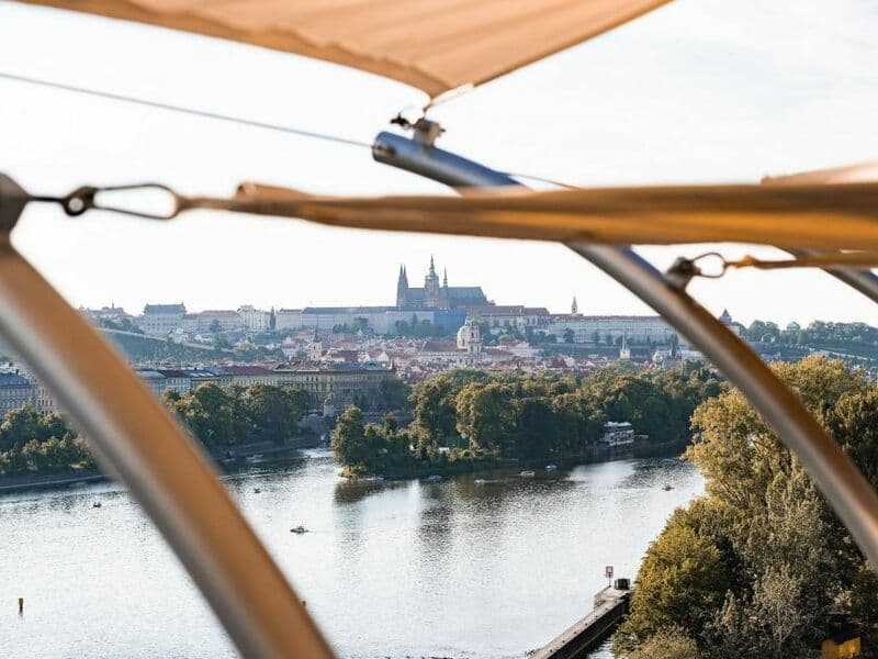 Rodinný pobyt v Tančícím domě s výletem do Zoo Praha