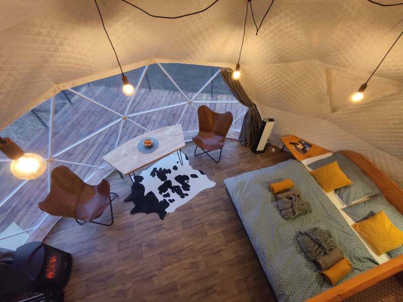Romantický glamping s wellness a adrenalinem v Krkonoších